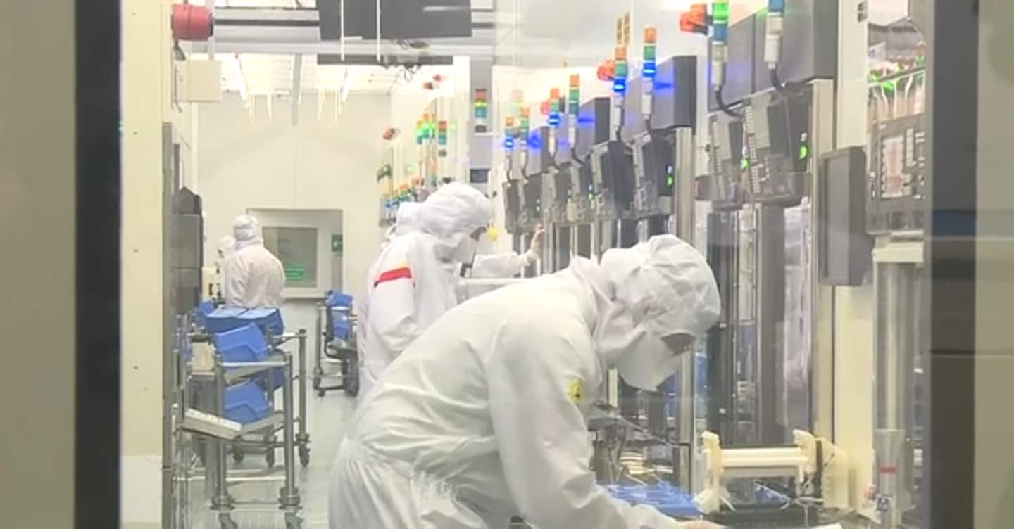 Immagine associata alla notizia: StM, accordo sull’acqua industriale: passo avanti per il SiC campus a Catania