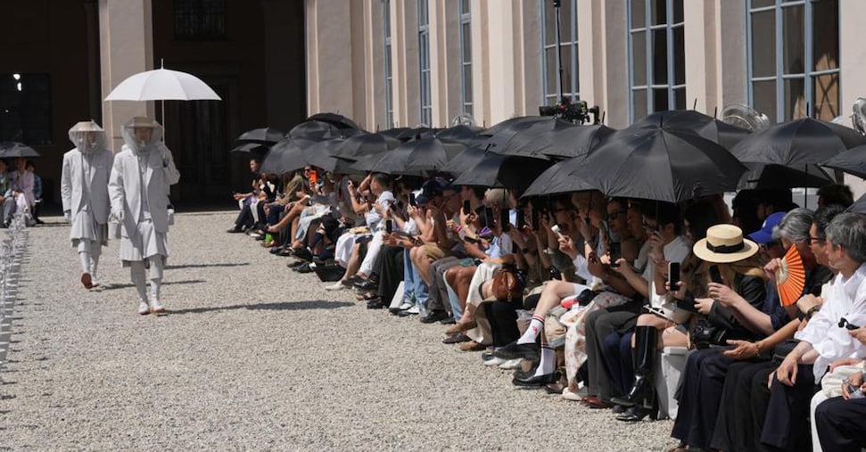 Moda e caldo, l’evoluzione è necessaria: le strategie fra sfilate, tessuti e manager del clima