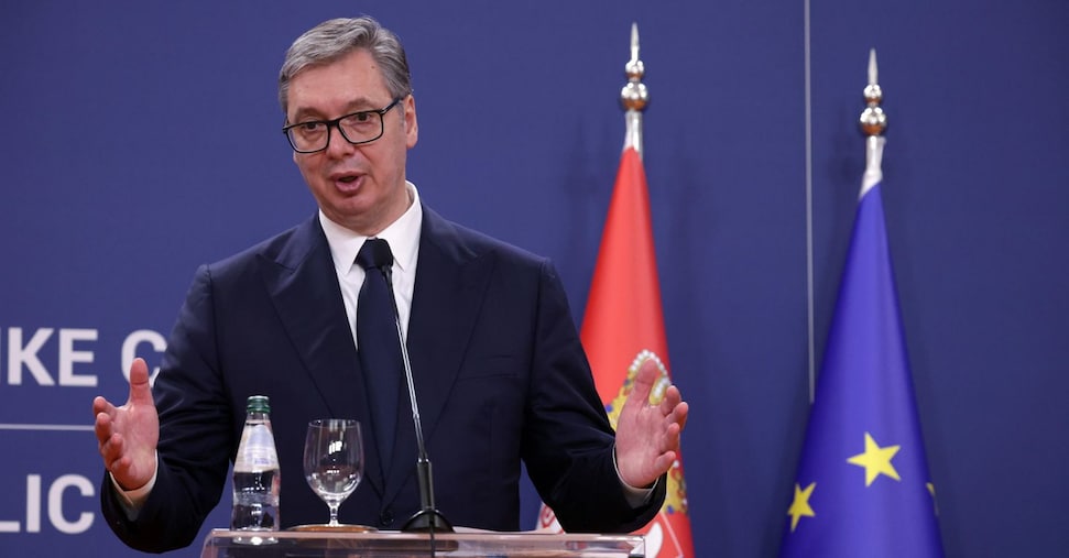 Il presidente serbo Aleksandar Vučić annuncia proprie dimissioni