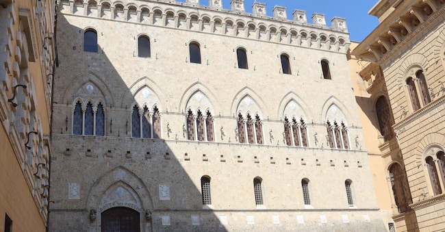 Piazza Salimbeni, sede centrale della Banca Monte dei Paschi di Siena, Siena, 22 giugno 2026. ANSA/FABIO DI PIETRO ANSA