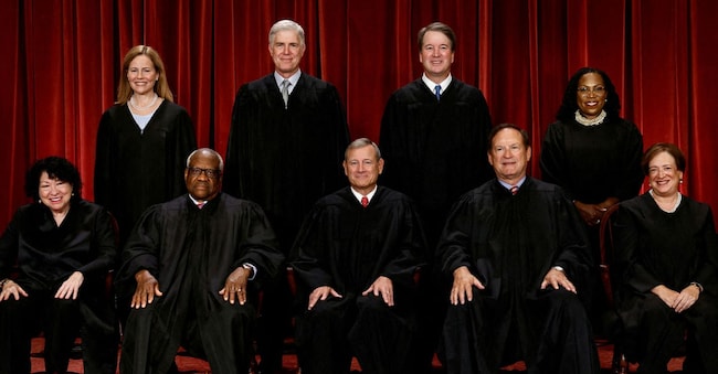I nove giudici della Corte Suprema degli Stati Uniti REUTERS