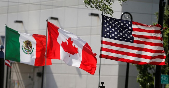 Le bandiere di Messico, Canada e Stati Uniti,. REUTERS/Rebecca Cook/Foto d'archivio REUTERS