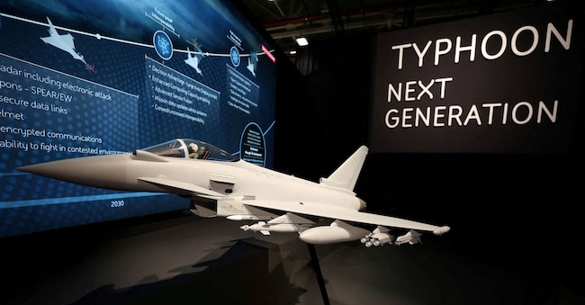 Un modello del jet militare Typhoon di BAE Systems  REUTERS