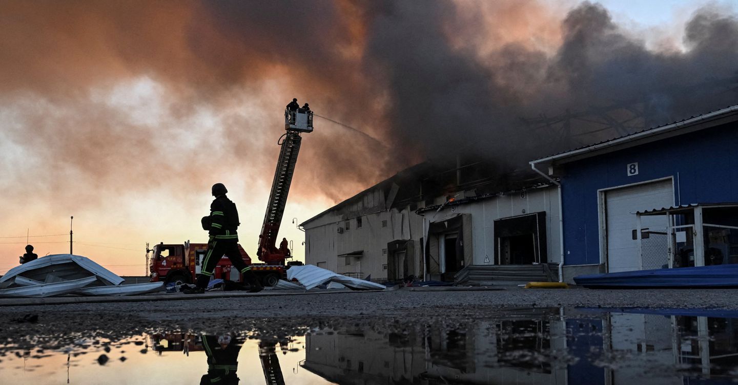 Kiev attaccata con droni: forti esplosioni e incendio in centro