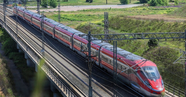FRECCIAROSSA

FRECCIA ROSSA 

TRENO TRENI TRENITALIA FERROVIE DELLO STATO ALTA VELOCITA' IMAGOECONOMICA