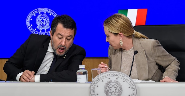 Matteo Salvini ministro infrastrutture e la presidente del Consiglio Giorgia Meloni (Imagoeconomica)