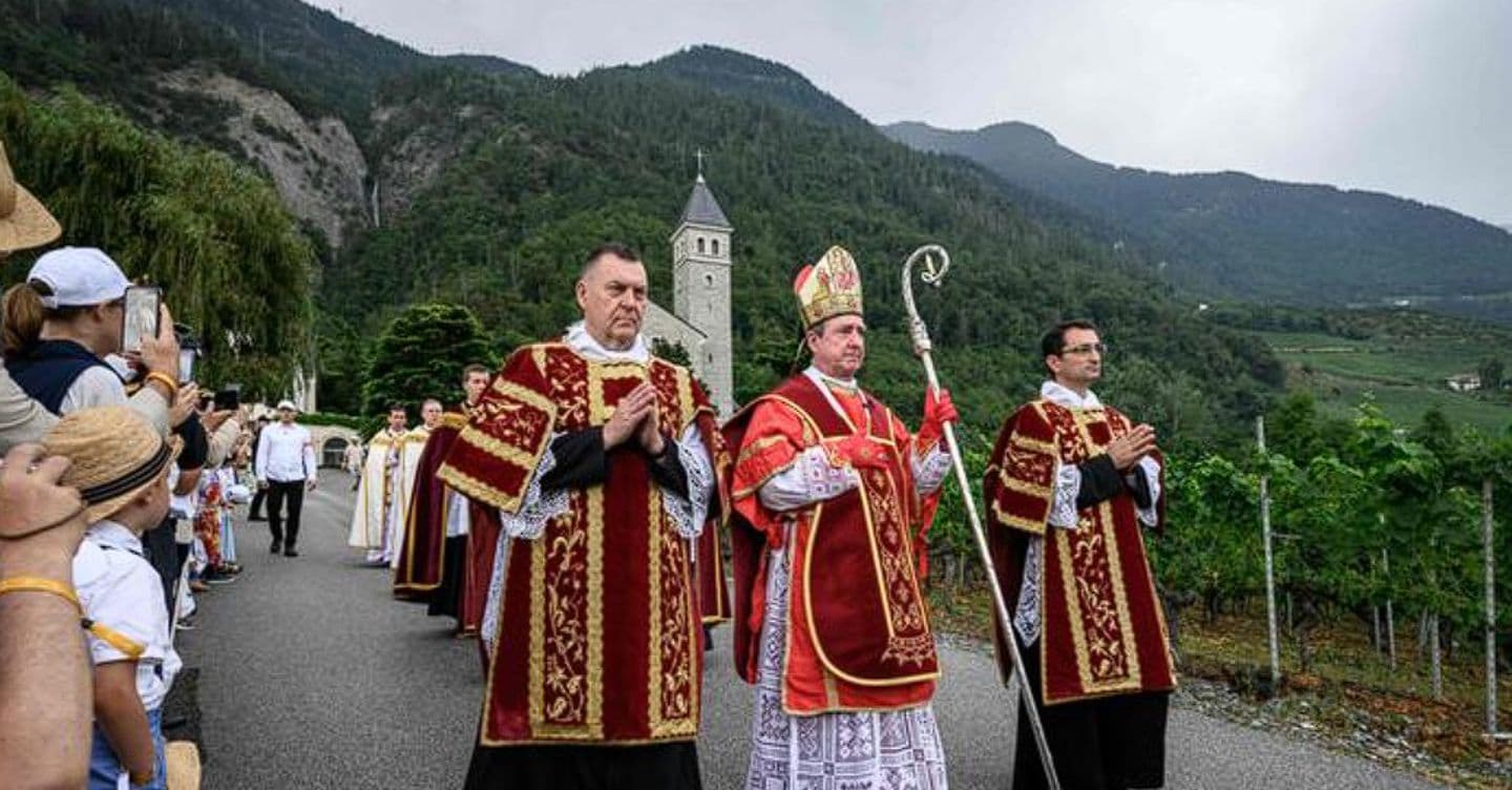 https://i2.res.24o.it/images2010/S24/Documenti/2026/07/02/Immagini/Ritagli/Lefebvriani-U62505540660CAV-1440x752@IlSole24Ore-Web.jpg