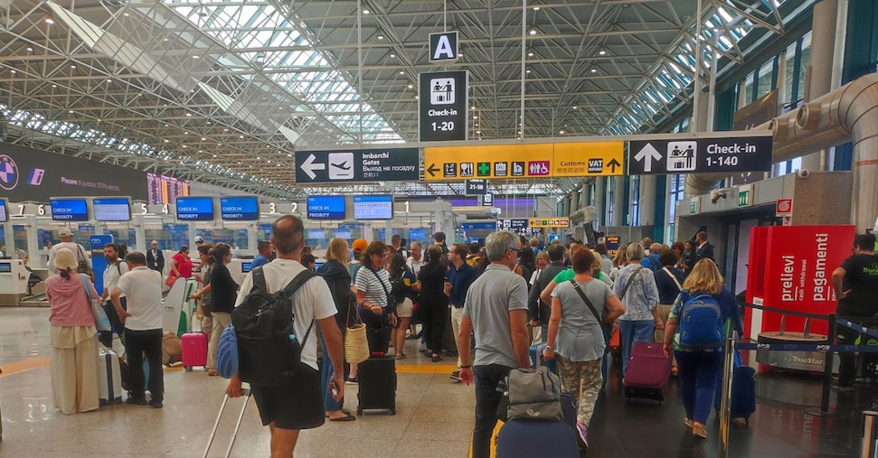 Turismo, boom dei voli low cost spinge gli affitti alle stelle: in Italia rincari fino a 130 euro