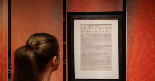 Una copia della Dichiarazione di Indipendenza degli Stati Uniti d’America.    The National Archives/Handout via REUTERS