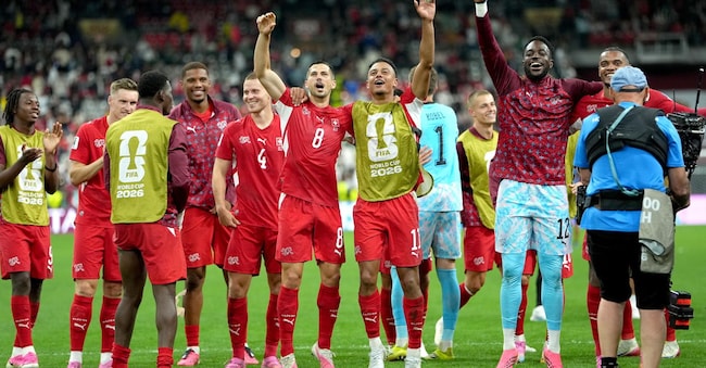 I giocatori svizzeri festeggiano dopo aver vinto la partita dei sedicesimi di finale della Coppa del Mondo FIFA 2026 tra Svizzera e Algeria, a Vancouver, in Canada, il 2 luglio 2026.  (EPA/Bob Frid)