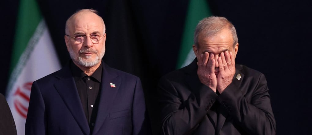 Da sx Mohammad Bagher Ghalibaf, speaker del parlamento dell'iran e Masoud Pezeshkian, presidente Iran, alla cerimonia funebre per il leader iraniano Ali Khamenei, 3 luglio 2026, Teheran. 7146