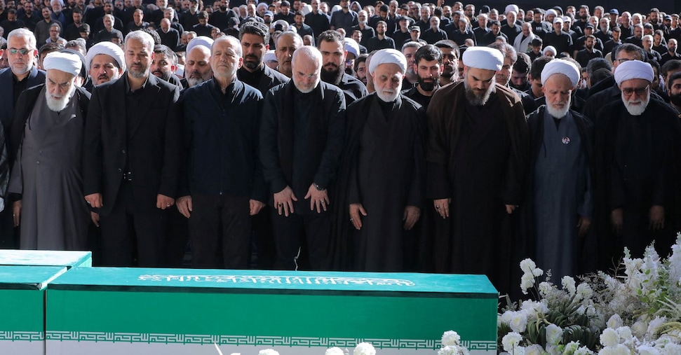 Teheran, maxi funerale per Khamenei. Riapparso il comandante dei Pasdaran Vahidi