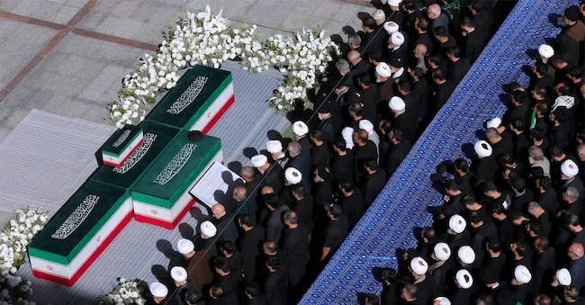 Il presidente iraniano Masoud Pezeshkian guida la cerimonia per i funerali del supremo leader  Ali Khamenei, ucciso lo scorso 28 febbraio   REUTERS