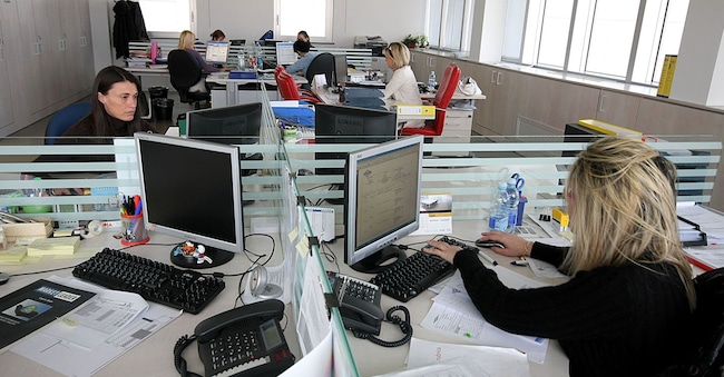 VALVITALIA UFFICI IMPIEGATE  IMPIEGATI INDUSTRIA METALMECCANICA UFFICIO Capra Imagoeconomica