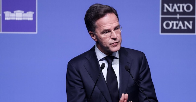 Il segretario generale della NATO Mark Rutte interviene durante una conferenza stampa in vista del vertice NATO del 2026 ad Ankara, in Turchia, il 6 luglio 2026. Il vertice si terrà il 7 e l’8 luglio e verterà sul rafforzamento della produzione industriale nel settore della difesa e sulla garanzia di aiuti militari a lungo termine per l’Ucraina. EPA/FILIP SINGER EPA