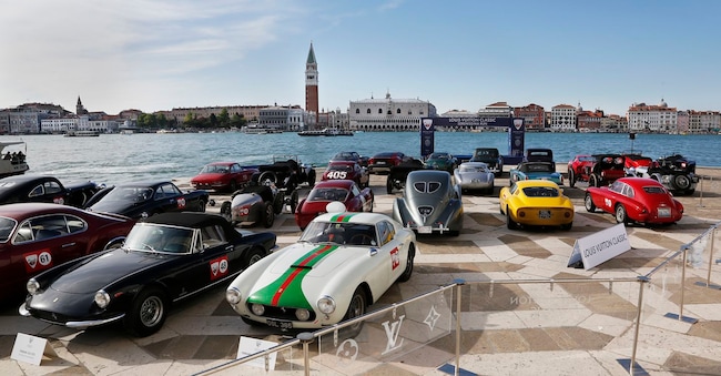 Alcune delle auto che parteciparono alla Louis Vuitton Classic Run del 2012, esposte per il pubblico sull’isola di San Giorgio, a Venezia