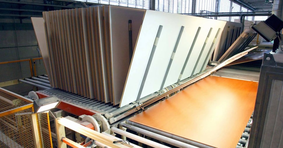 Pannelli in legno, allarme sull’urea soggetta al Cbam, costi su del 40-60%