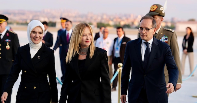 La presidente del Consiglio Giorgia Meloni atterrata ad Ankara per il vertice Nato ANSA