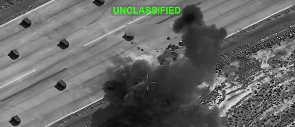 Un fotogramma di un video diffuso dallo U.S. Central Command (Centcom) che documenterebbe uno degli attacchi compiuti nella notte dagli Stati Uniti in Iran via REUTERS