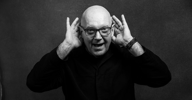 Julian Treasure è uno dei massimi esperti mondiali di comunicazione consapevole, ascolto e impatto del suono sulla vita umana. E con i suoi Ted Talk, uno degli speaker più visti sulla piattaforma.