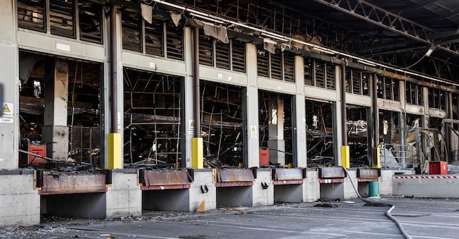 Giorno dopo l’incendio del centro BRT di Bovisa Milano - Italia - Cronaca Giovedì, 09 Luglio, 2026 (Foto di Marco Ottico/Lapresse)   Day after the fire of the BRT center of Bovisa Milan - Italy - News Thursday, 09 July, 2026 (Photo by Marco Ottico/Lapresse) LAPRESSE