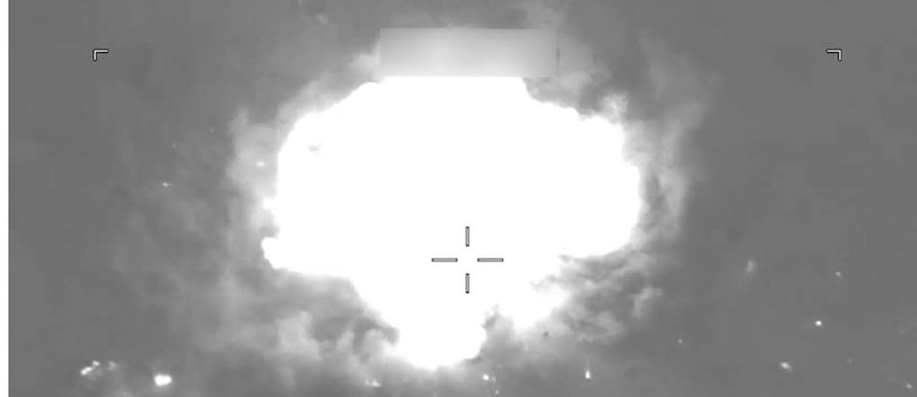 Un’esplosione dopo che il Central Command Usa (CENTCOM) ha annunciato nuovi attacchi contro l’Iran  via REUTERS