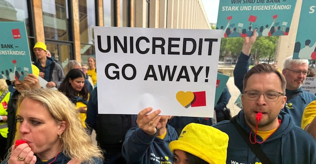 FILE PHOTO: Commerzbank staff protest before the annual shareholders meeting in Wiesbaden, Germany, May 20, 2026, as the German bank fights for independence following Italy's UniCredit takeover bid.      Reuters/Timm Reichert/File Photo REUTERS