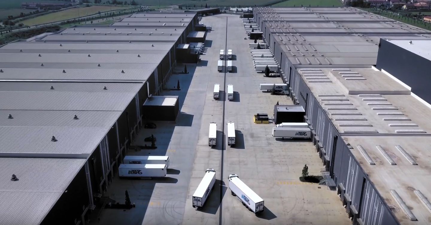 Diritto di sciopero limitato nella logistica che muove i beni essenziali su gomma