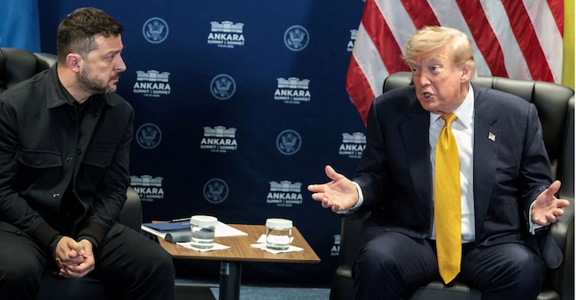 Il presidente ucraino, Volodymyr Zelensky, e il presidente degli Stati Uniti, Donald J. Trump. REUTERS/Jonathan Ernst/File Photo REUTERS