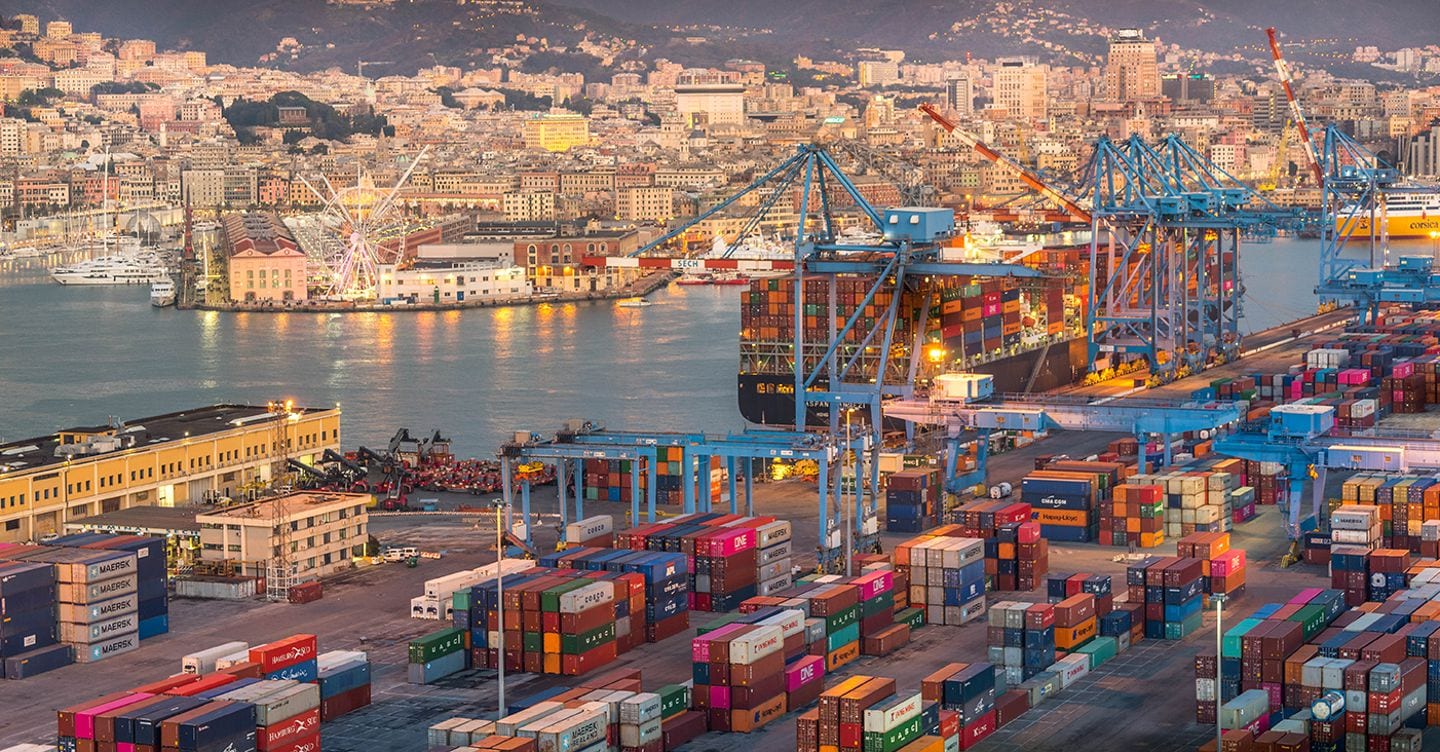 https://i2.res.24o.it/images2010/S24/Documenti/2026/07/11/Immagini/Ritagli/Genova-container-AdobeStock_313368565-U47374683310ypb-1440x752@IlSole24Ore-Web.jpg