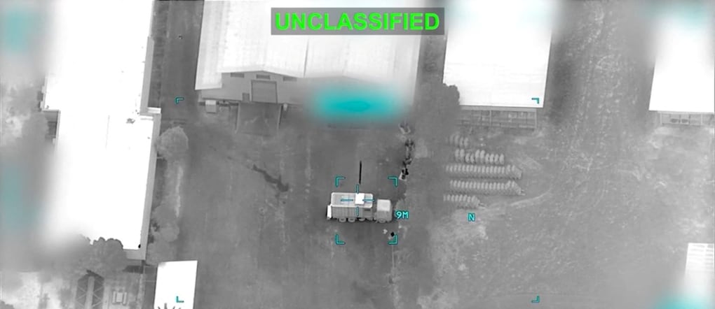 In un fotogramma di un video diffuso dallo US Central Command, o Centcom, si vede un missile Usa un istante prima di colpire un camion in una non meglio specificata località iraniana. Gli Stati Uniti sostengono di aver colpito 140 bersagli in una settimana via REUTERS