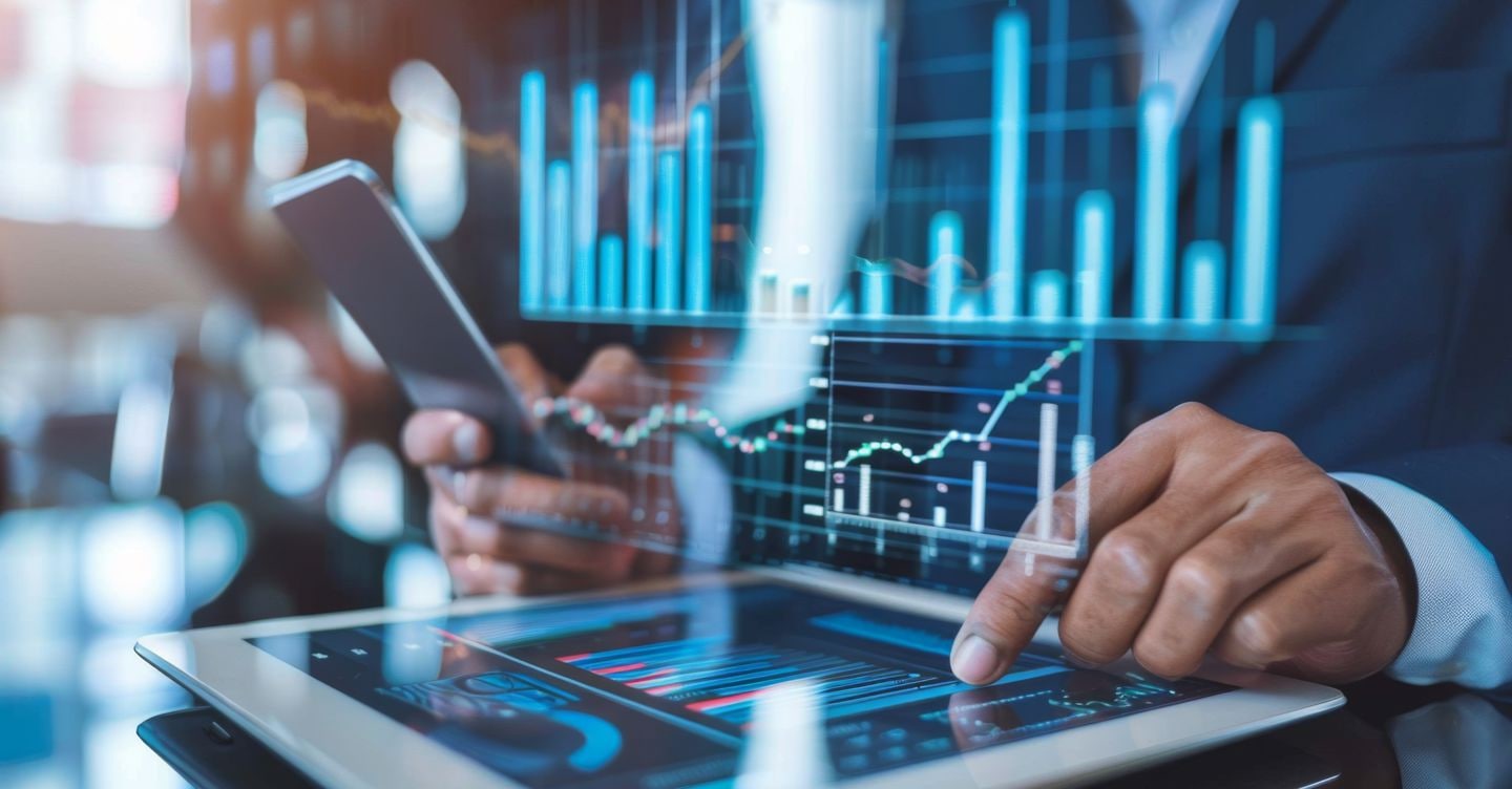 A financial planner presenting investment options to clients, using charts and graphs on a tablet Plaifah - stock.adobe.com