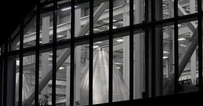 FOTO D'ARCHIVIO: Un edificio della SpaceX e parti di razzo a Starbase, in Texas (Stati Uniti), 12 giugno 2026.   REUTERS/Gabriel V. Cardenas/Foto d'archivio REUTERS
