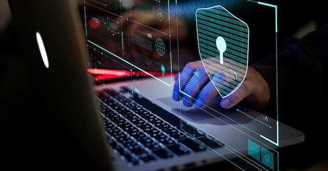 Reato informatico commesso da un hacker anonimo (Adobe Stock)