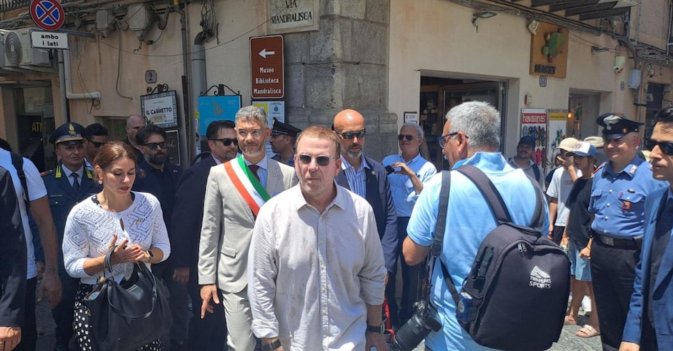 L’ambasciatore Usa, lo yacht da 450 milioni e la scorta italiana: il caso Fertitta L’ambasciatore Usa, lo yacht da 450 milioni e la scorta italiana: il caso Fertitta