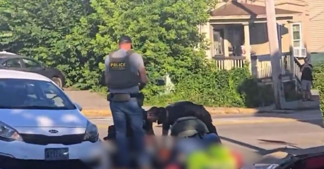 Una persona è rimasta uccisa in Maine 8Usa) il 13 luglio 2026 in una sparatoria che ha coinvolto agenti dell'Ice. ANSA/FERMO IMMAGINE X ANSA