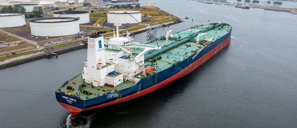 La VLCC Mobassa B,  una delle due petroliere che, secondo quanto affermato dal ministero della Difesa degli Emirati Arabi Uniti, sarebbero state colpite da missili da crociera iraniani mentre transitavano nello Stretto di Hormuz il 14 luglio 2026 (foto scattata due anni prima nei Paesi Bassi). Edwin van Werd/via REUTERS   via REUTERS