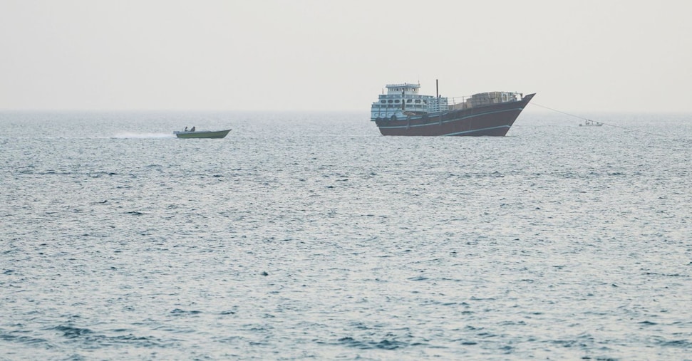 Guerra ultime notizie. Iran, scatta il blocco navi a Hormuz. Trump: potremmo attaccare ponti e centrali elettriche