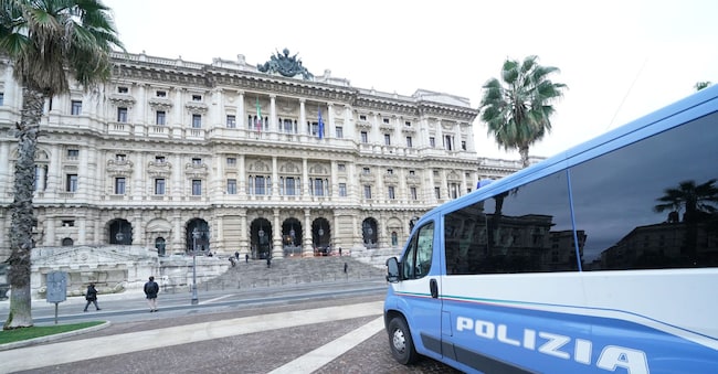 PALAZZO DI GIUSTIZIA PALAZZACCIO PIAZZA CAVOUR CORTE SUPREMA DI CASSAZIONE PALAZZACCIO POLIZIA IMAGOECONOMICA