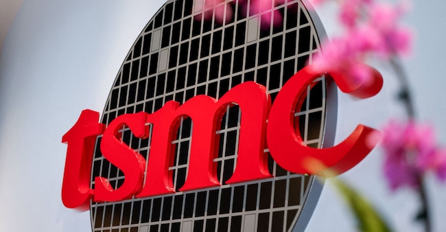 Il logo della Taiwan Semiconductor Manufacturing Company (TSMC) è esposto al Museo dell'Innovazione della TSMC a Hsinchu, Taiwan, il 9 aprile 2026. REUTERS/Ann Wang/Foto d'archivio REUTERS