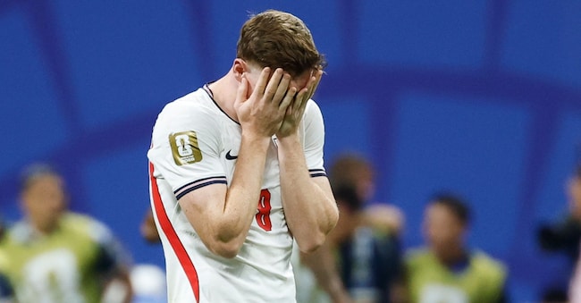 L'inglese Elliot Anderson (8) dopo che l'Argentina ha segnato il secondo gol durante la semifinale dei Mondiali di calcio tra Inghilterra e Argentina ad Atlanta, mercoledì 15 luglio 2026. (AP Photo/Erik S. Lesser)  Associated Press/LaPresse Solo Italia e Spagna APS