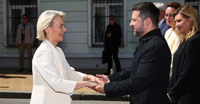 La presidente della Commissione europea Ursula Von der Leyen incontra il presidente dell’Ucraina Volodymyr Zelensky