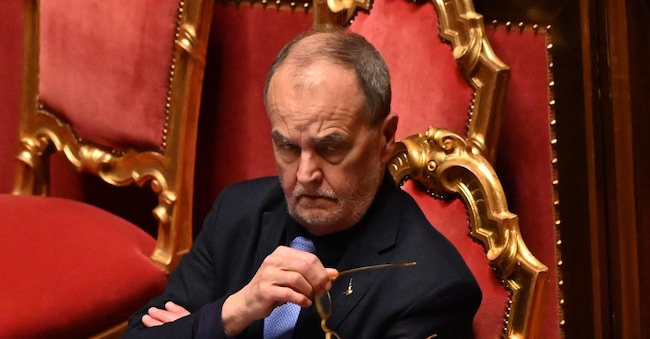 Il ministro per gli Affari Regionali, Roberto Calderoli ANSA/MAURIZIO BRAMBATTI MAURIZIO BRAMBATTI/ANSA