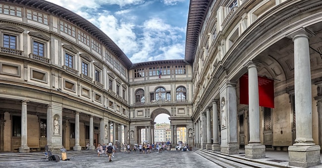 La Galleria degli Uffizi a Firenze Сергей Детюков - stock.adobe.com