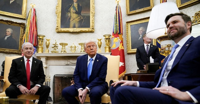 il premier israeliano Benjamin Netanyahu, il presidente Donald Trump, il vicepresidente  JD Vance nel febbraio 2026 alla Casa Bianca REUTERS
