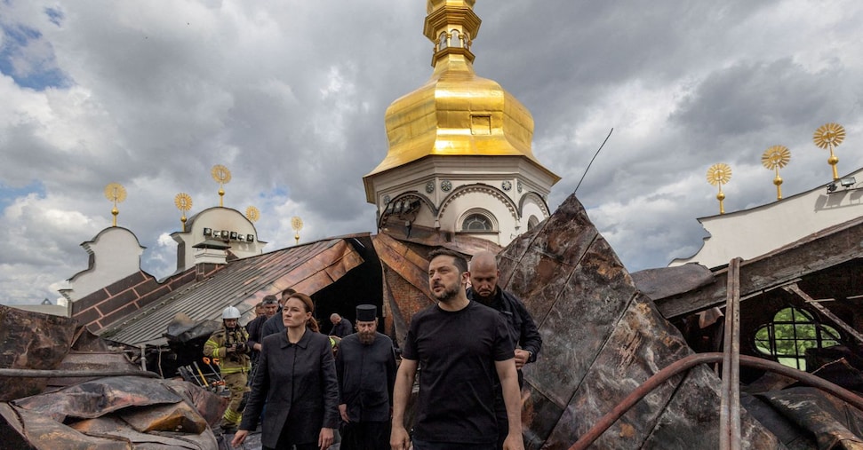 Guerra, ultime notizie. Media: «Kiev ha colpito petroliere della flotta ombra russa nel Mar Nero»