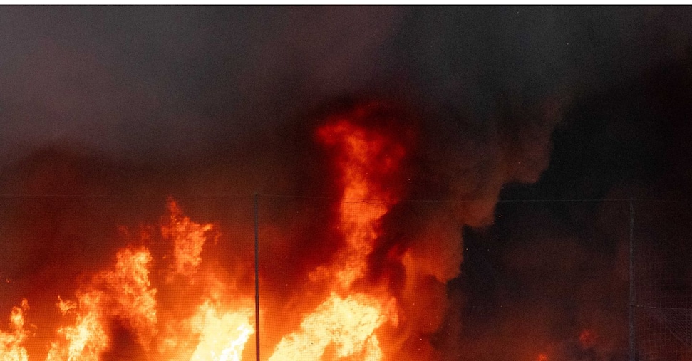 Almeno 100 case distrutte nell’incendio in Norvegia, udite delle esplosioni Almeno 100 case distrutte nell’incendio in Norvegia, udite delle esplosioni