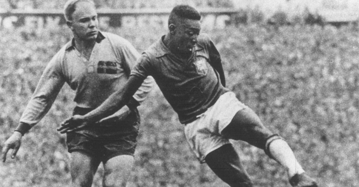 “Solo” 4,9 milioni per la maglia di Pelé, il numero uno è ancora Maradona