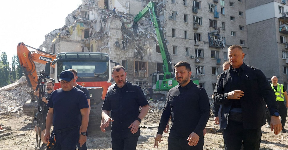 Guerra in Ucraina, ultime notizie. Zelensky: «Colpiti importanti impianti logistici russi e sito petrolifero»