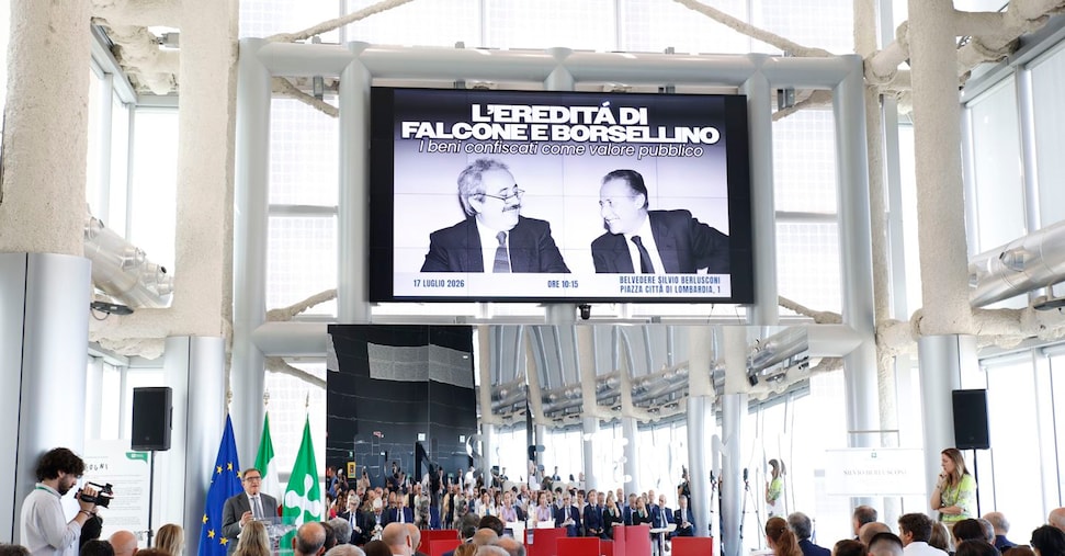 Via D’Amelio, 34 anni dopo. Mattarella: «Sconfitto il disegno eversivo» Via D’Amelio, 34 anni dopo. Mattarella: «Sconfitto il disegno eversivo»